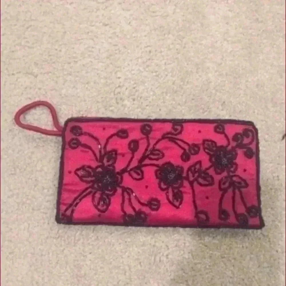 Red and black beaded flower wrist wallet